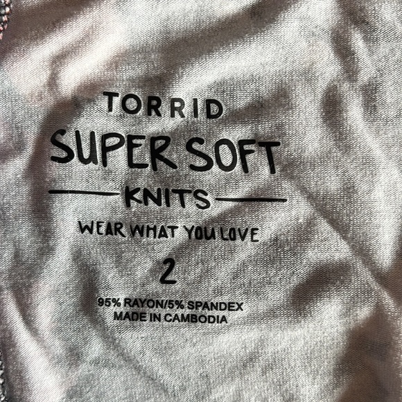 Torrid flower print tank top - Picture 3 of 3